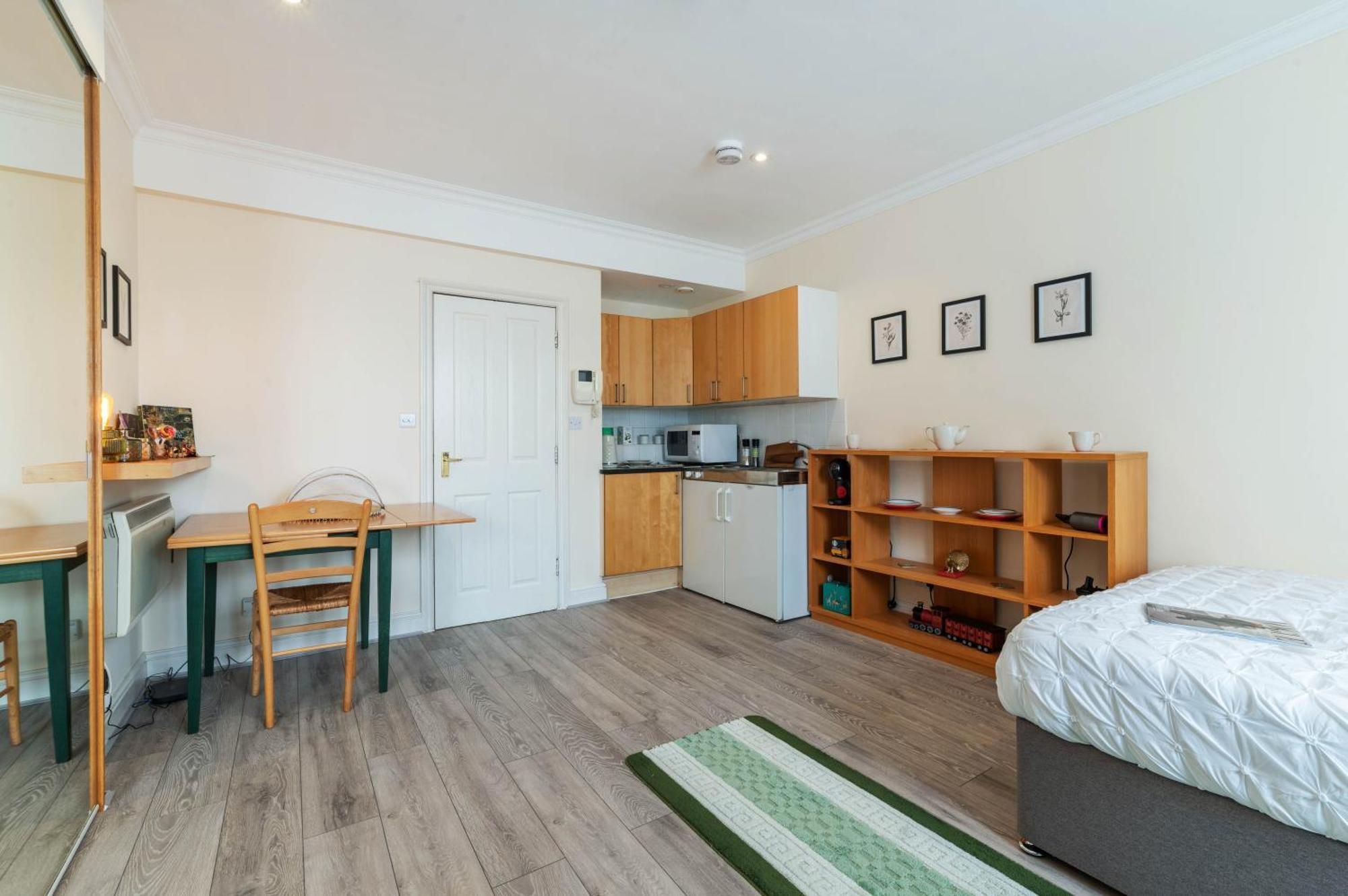 Elegant Art Deco Whole - 2mins To Hyde Park, 8mins To Bayswater, Nottinghill, Paddington Appartement Londen